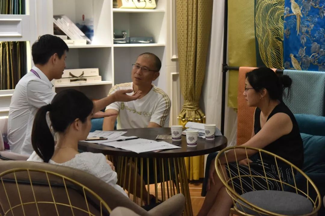 在市場競爭這么激烈的家裝市場 能夠像安然居裝飾這樣屹立15年 并不斷發展壯大的家裝企業 絕對是屈指可數 這是市場對安然居的認可 是業主對安然居的肯定 是行業對安然居的支持 在市場競爭這么激烈的家裝市場 能夠像安然居裝飾這樣屹立15年 并不斷發展壯大的家裝企業 絕對是屈指可數 這是市場對安然居的認可 是業主對安然居的肯定 是行業對安然居的支持