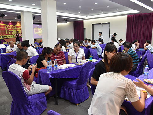 8月12日“安然居100套公眾監督樣板工程開征即遭搶定”